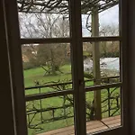Le Jardin Des Sources Bed & Breakfast 3*