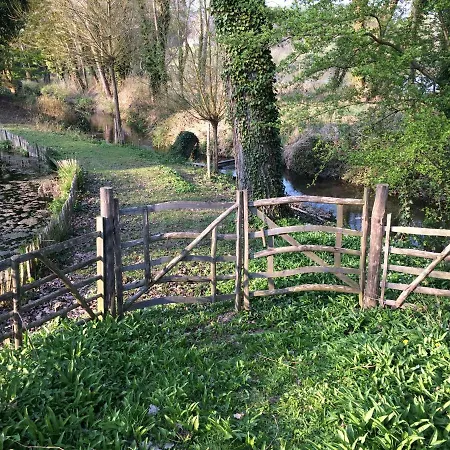 Le Jardin Des Sources Bed & Breakfast La Hulpe